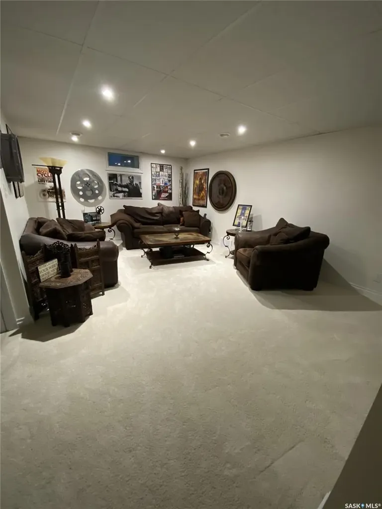 734 Wollaston Court Saskatoon SK S7J 4E5