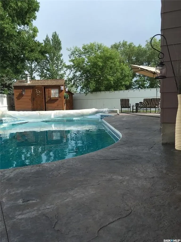 734 Wollaston Court Saskatoon SK S7J 4E5