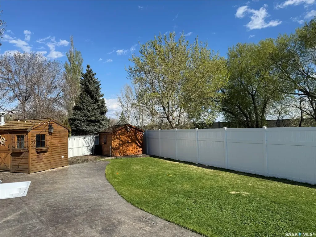 734 Wollaston Court Saskatoon SK S7J 4E5