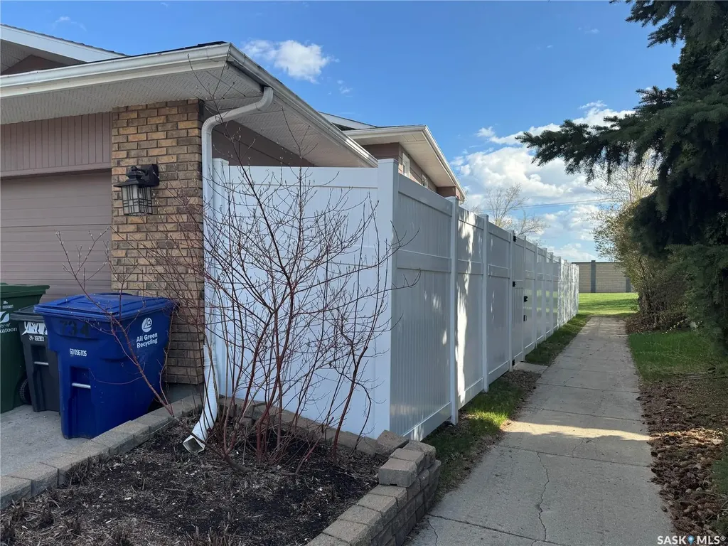 734 Wollaston Court Saskatoon SK S7J 4E5