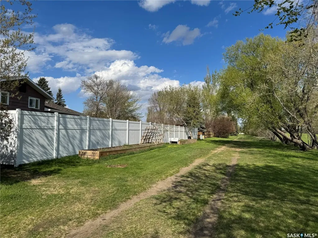 734 Wollaston Court Saskatoon SK S7J 4E5