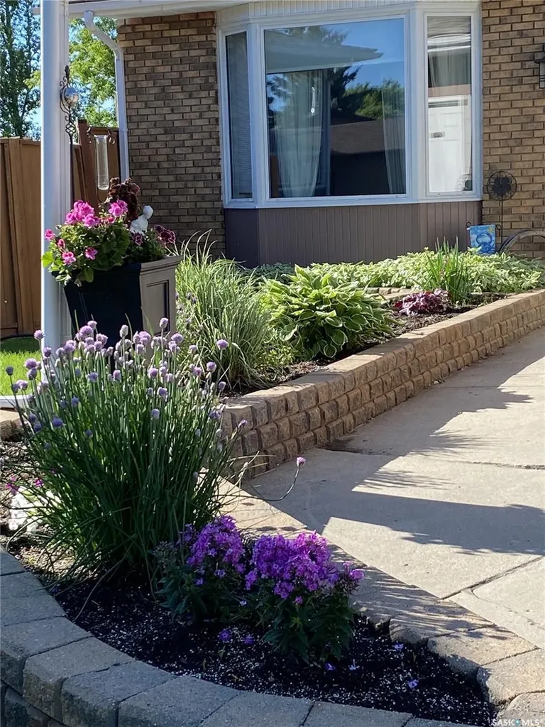734 Wollaston Court Saskatoon SK S7J 4E5