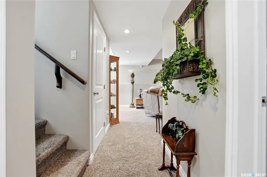 826 Rempel Crescent Saskatoon SK S7T 0M5