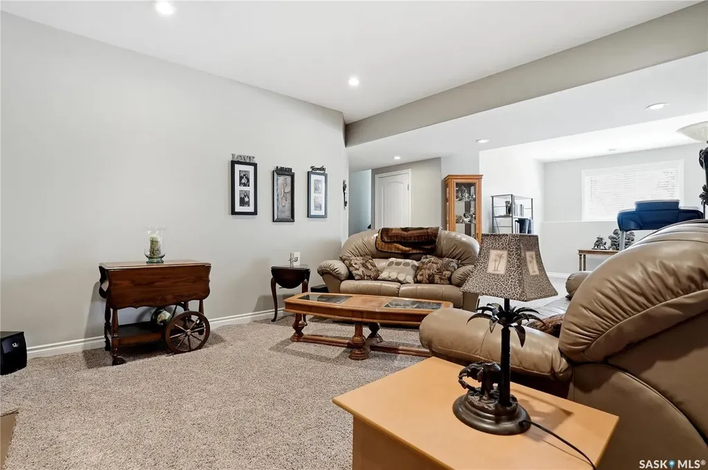 826 Rempel Crescent Saskatoon SK S7T 0M5