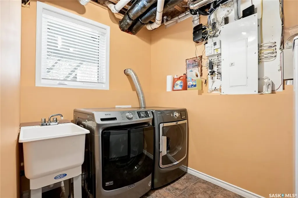 826 Rempel Crescent Saskatoon SK S7T 0M5