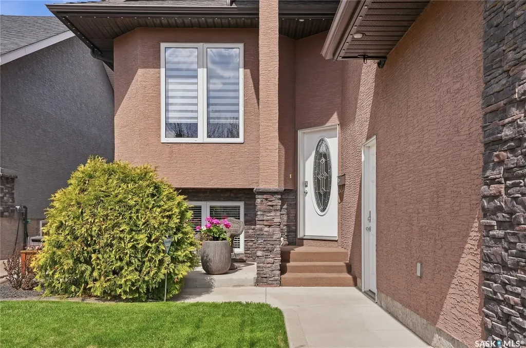826 Rempel Crescent Saskatoon SK S7T 0M5