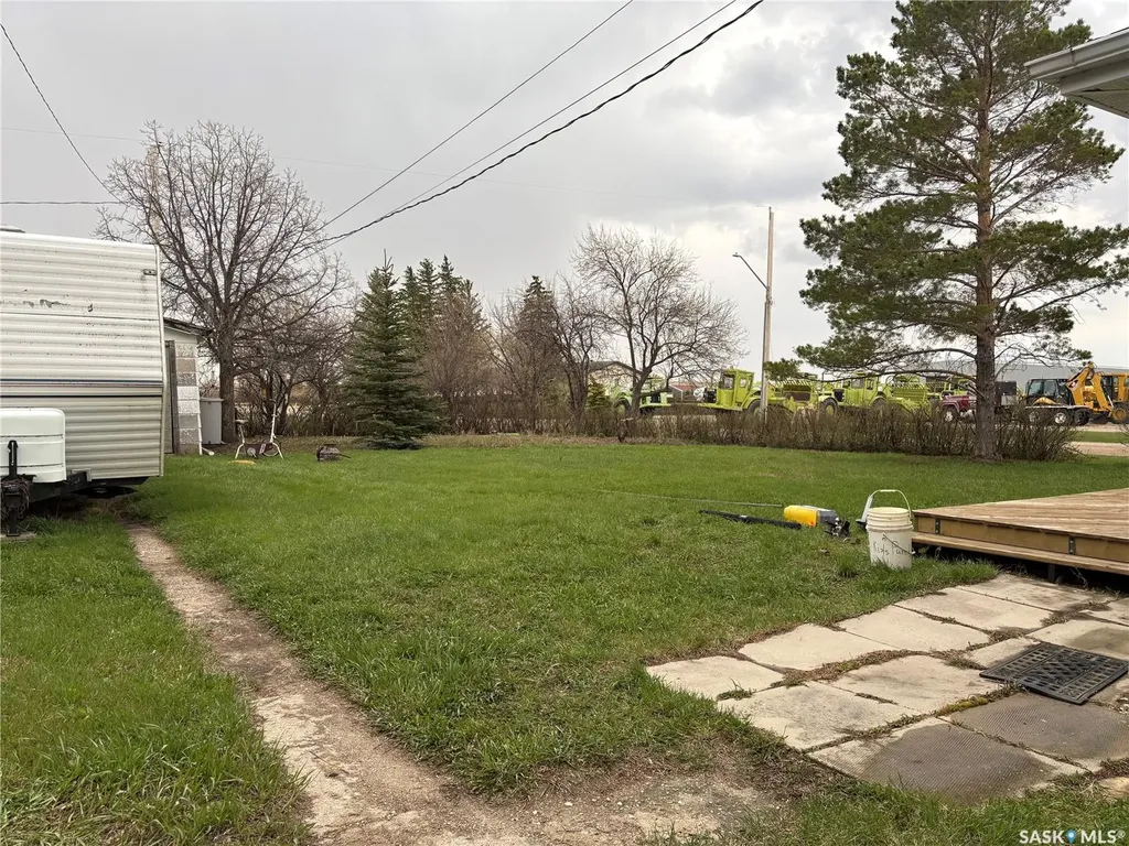 102- 104 2nd Avenue Meacham SK S0K 2V0