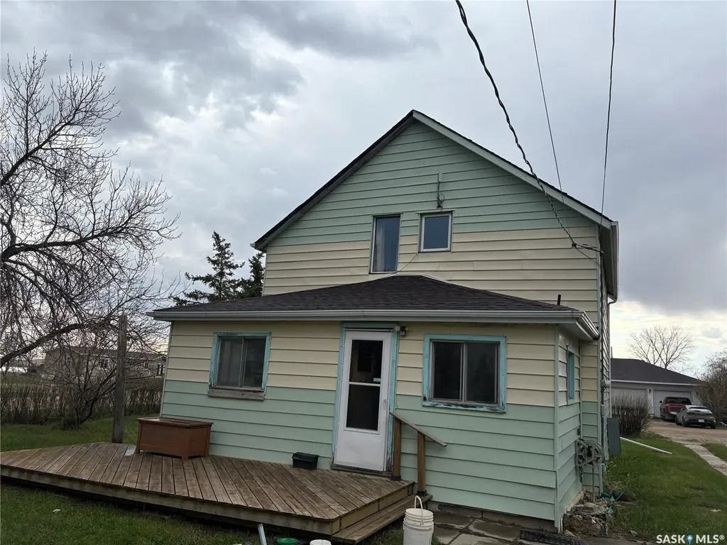 102- 104 2nd Avenue Meacham SK S0K 2V0