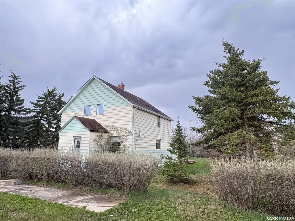 102- 104 2nd Avenue Meacham SK S0K 2V0