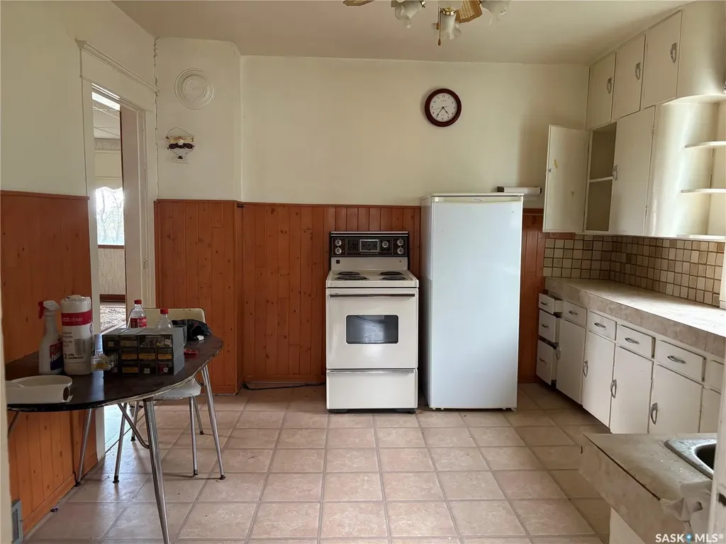 102- 104 2nd Avenue Meacham SK S0K 2V0
