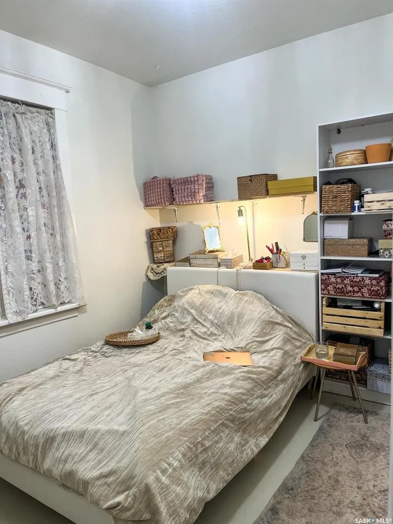1124 Victoria Avenue Regina SK S4P 0N7