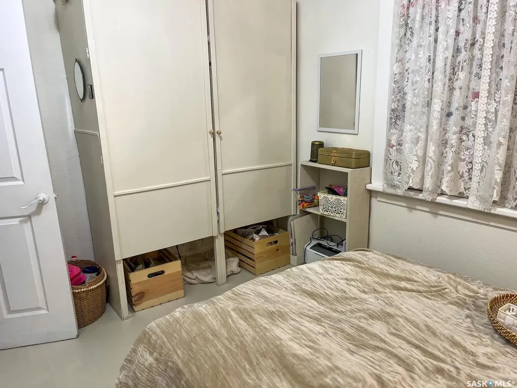 1124 Victoria Avenue Regina SK S4P 0N7