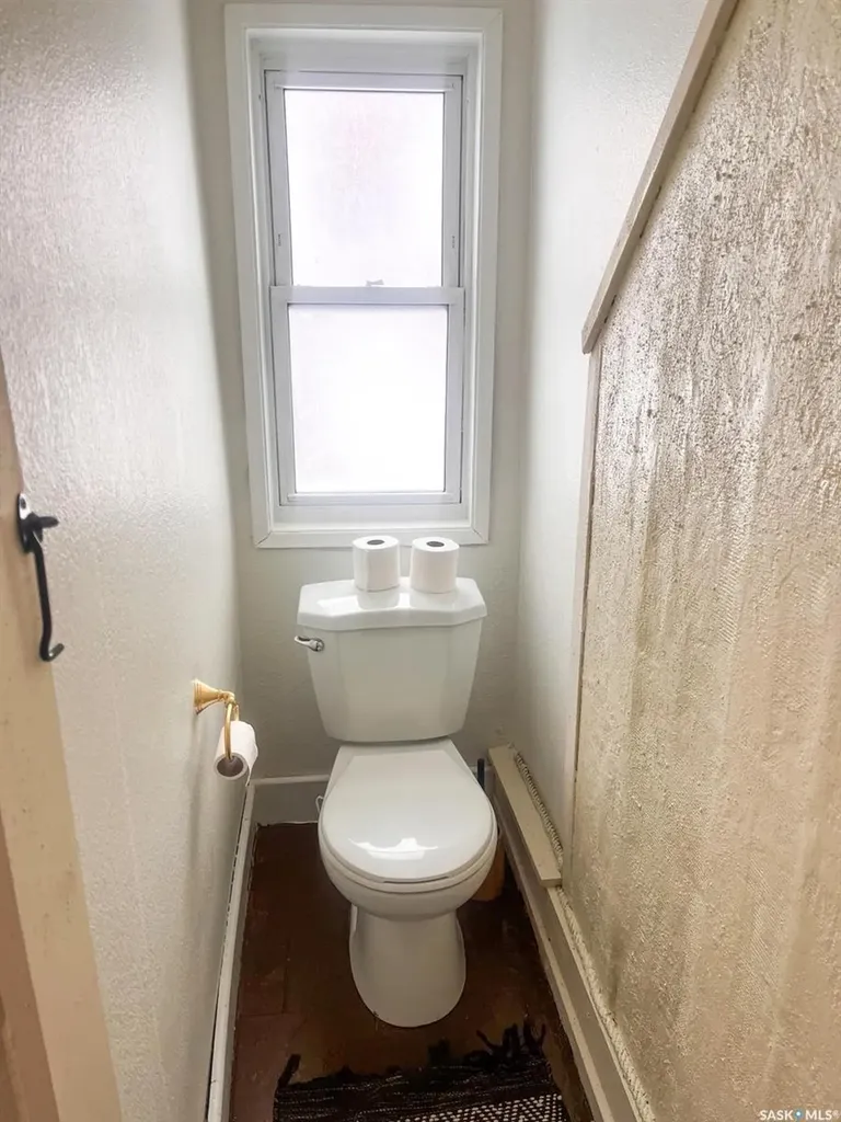 1124 Victoria Avenue Regina SK S4P 0N7