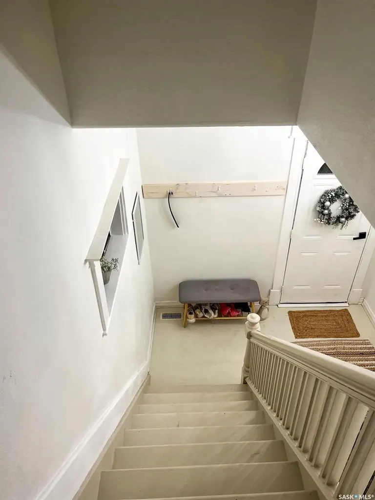 1124 Victoria Avenue Regina SK S4P 0N7