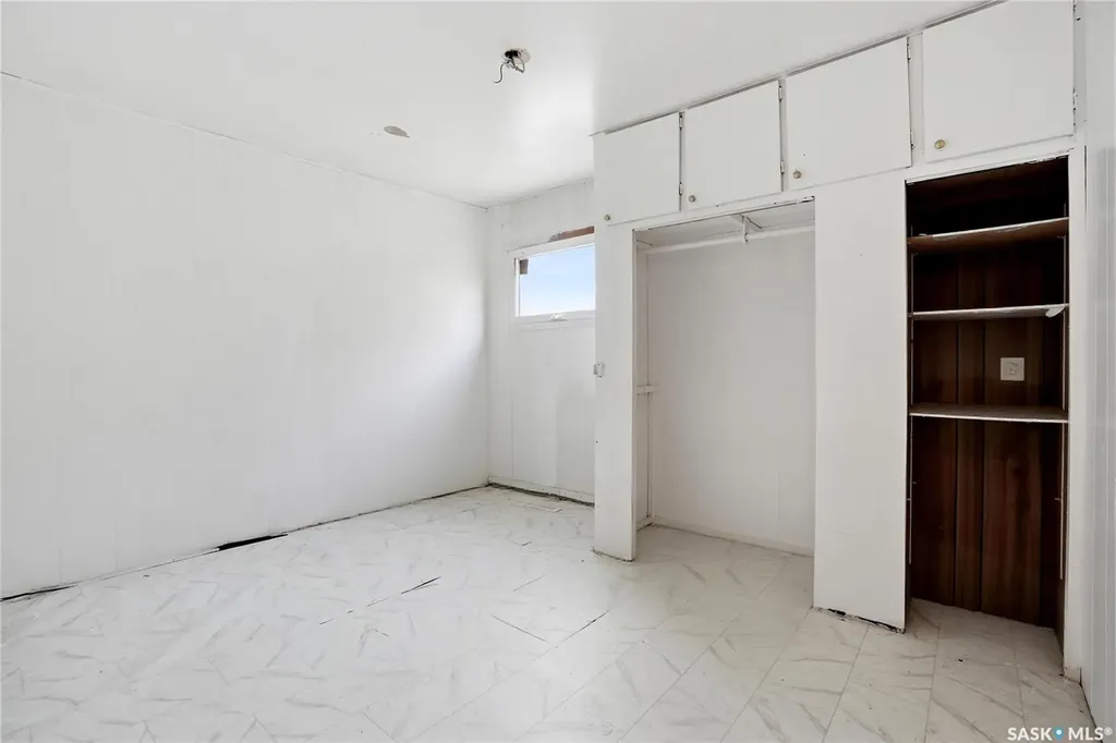 1233 Queen Street Regina SK S4T 4B5