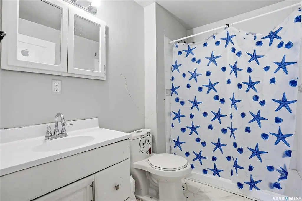 1233 Queen Street Regina SK S4T 4B5