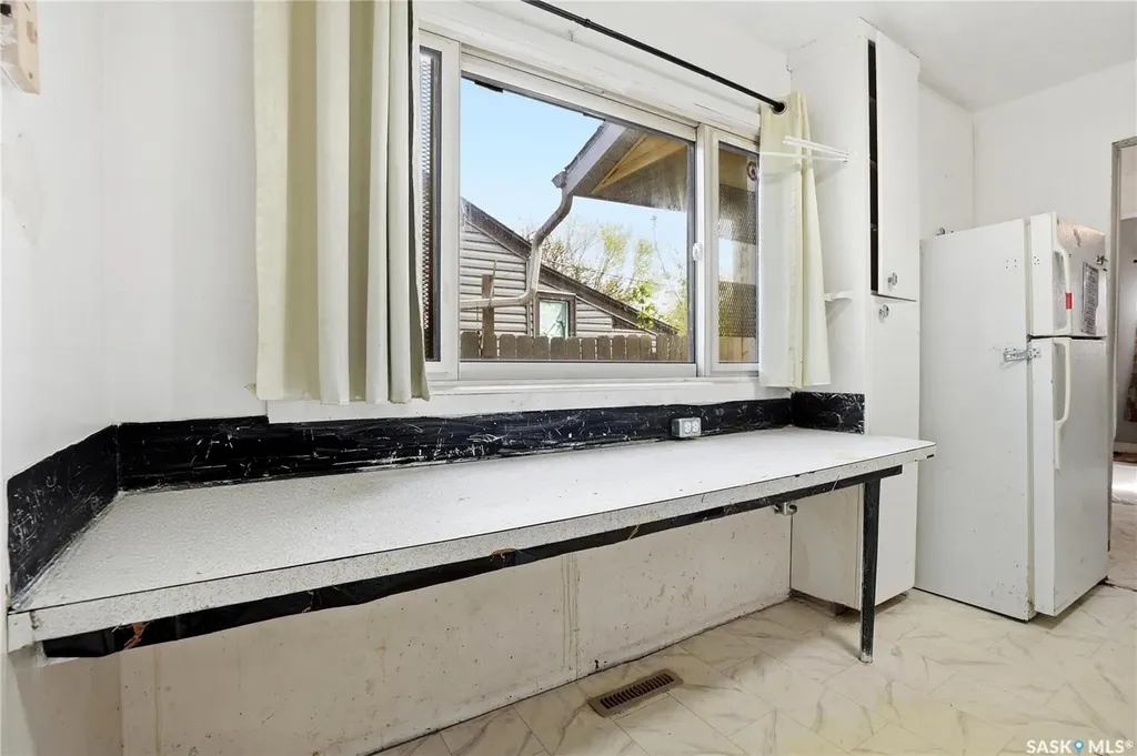 1233 Queen Street Regina SK S4T 4B5