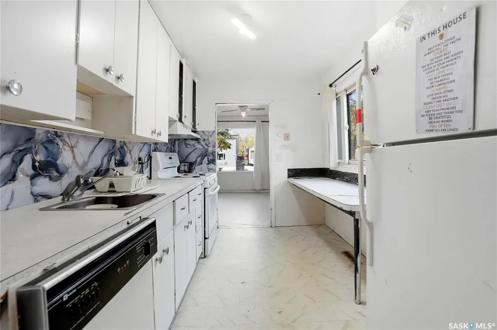 1233 Queen Street Regina SK S4T 4B5