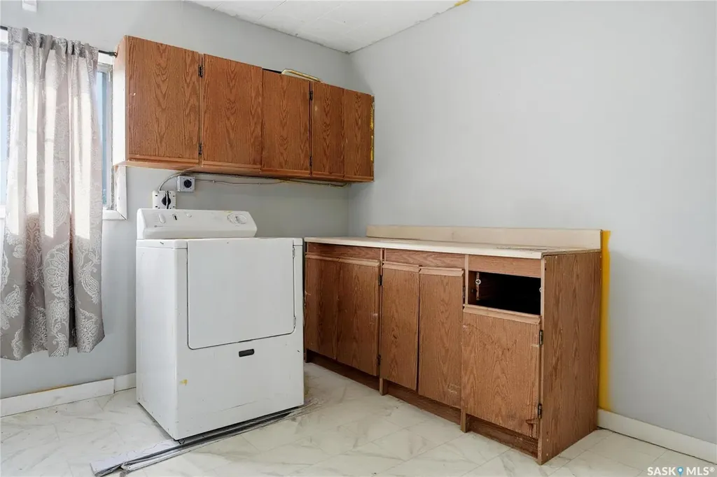 1233 Queen Street Regina SK S4T 4B5