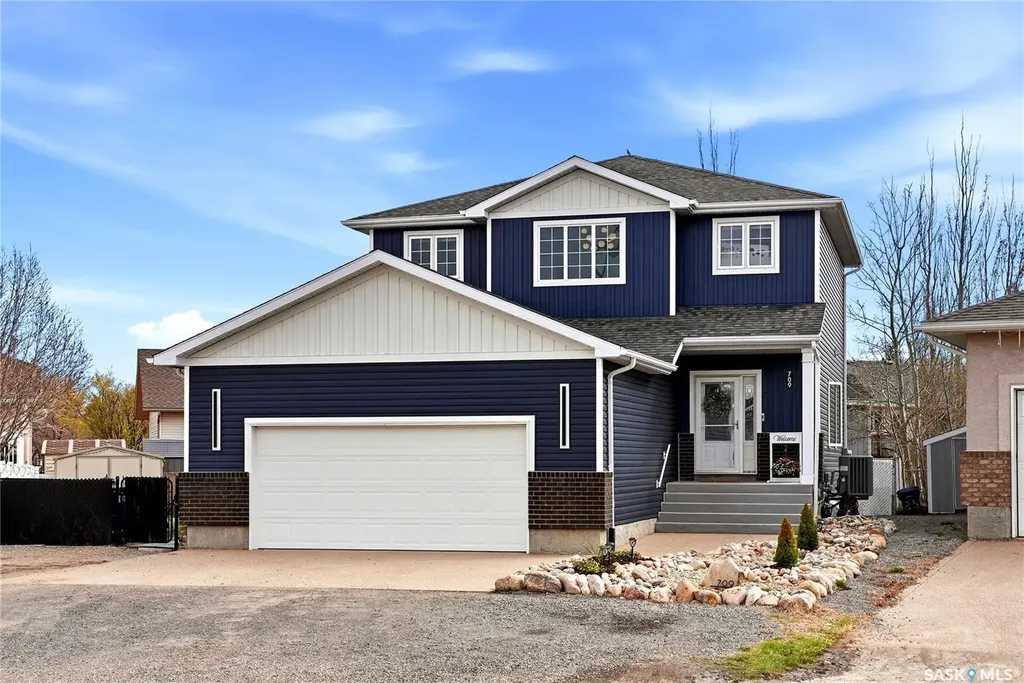 709 Aspen Crescent Pilot Butte SK S0G 3Z0