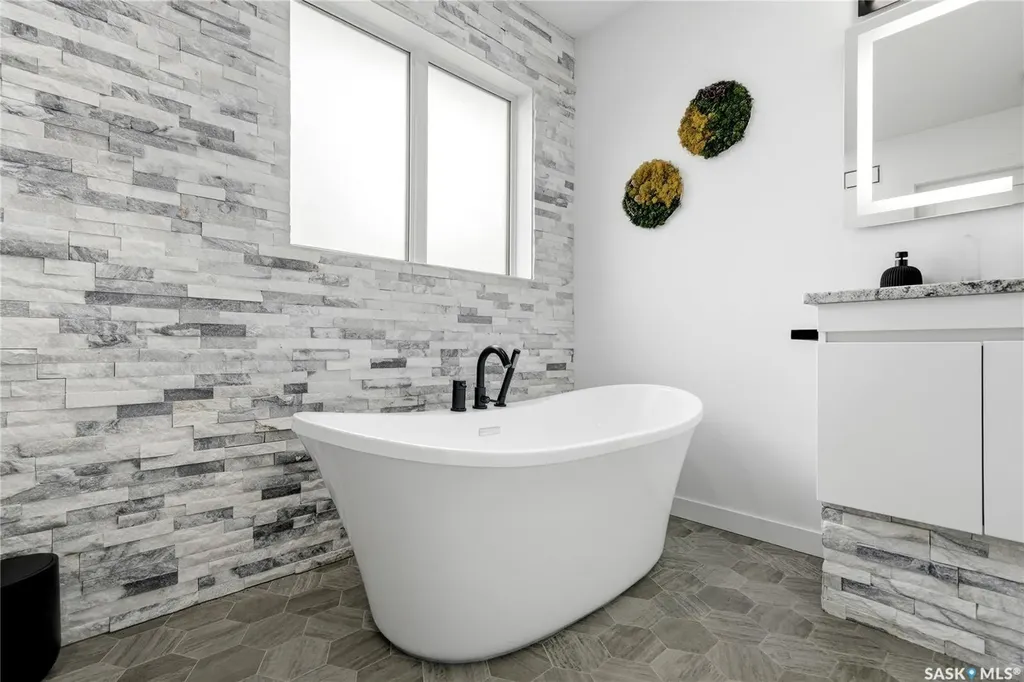 709 Aspen Crescent Pilot Butte SK S0G 3Z0