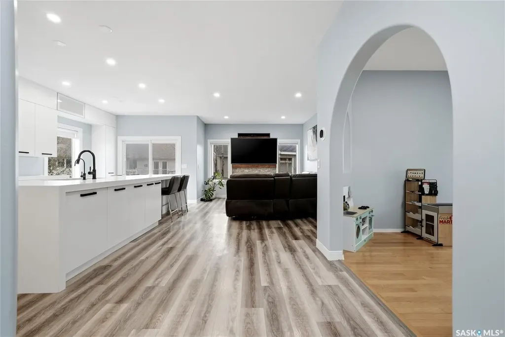 709 Aspen Crescent Pilot Butte SK S0G 3Z0
