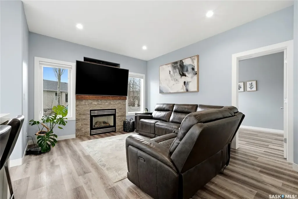 709 Aspen Crescent Pilot Butte SK S0G 3Z0