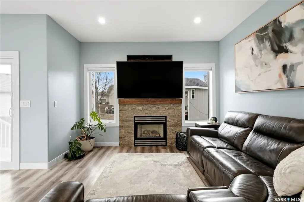 709 Aspen Crescent Pilot Butte SK S0G 3Z0