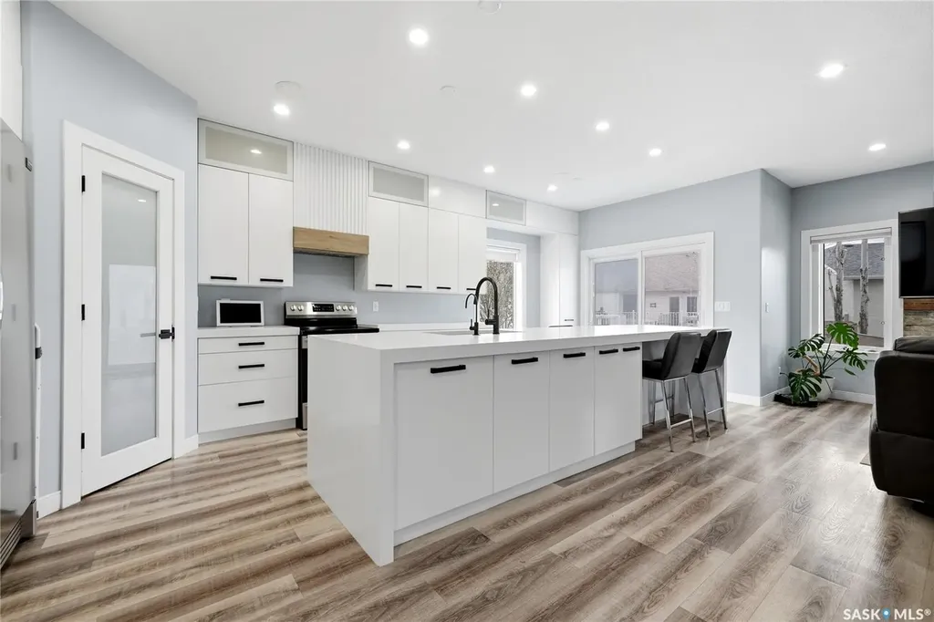 709 Aspen Crescent Pilot Butte SK S0G 3Z0