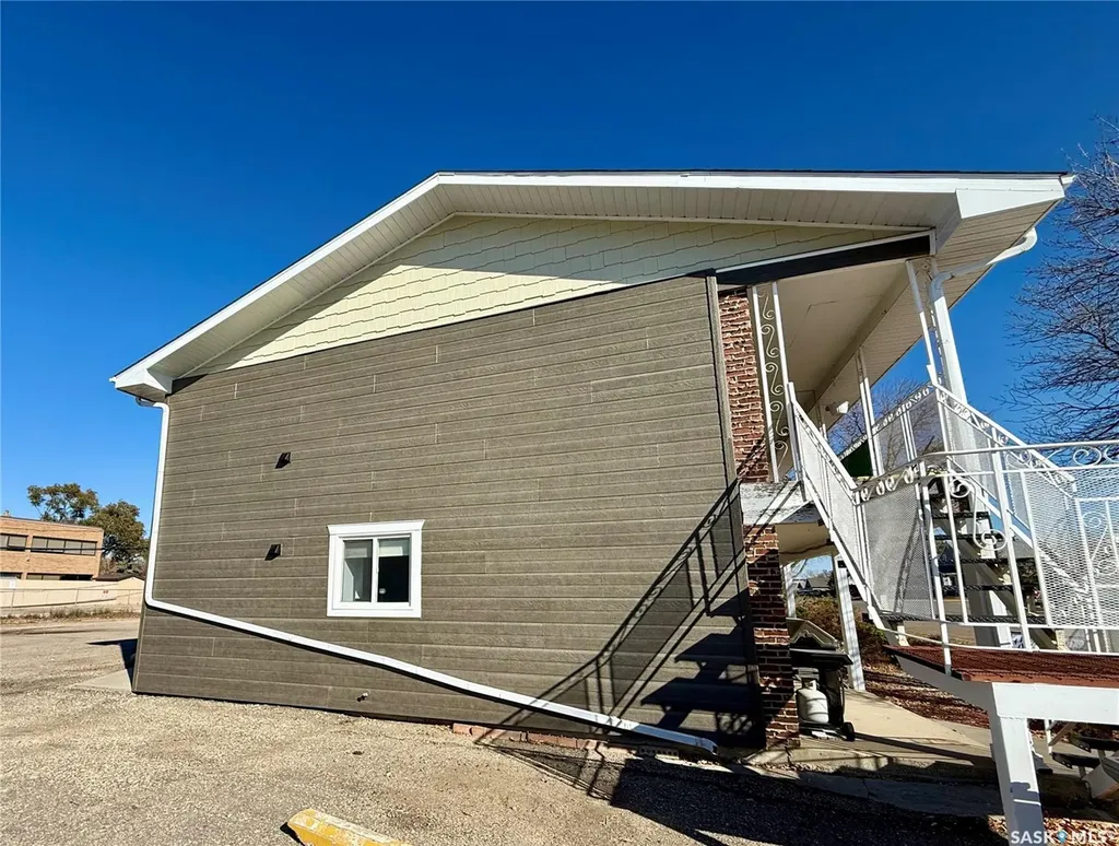 122 1st Avenue E Kindersley SK S0L 1S0