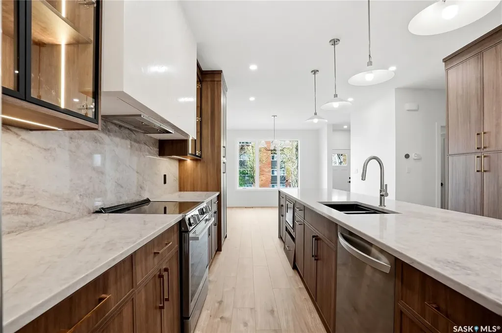 317 11th Street Saskatoon SK S7N 0E5