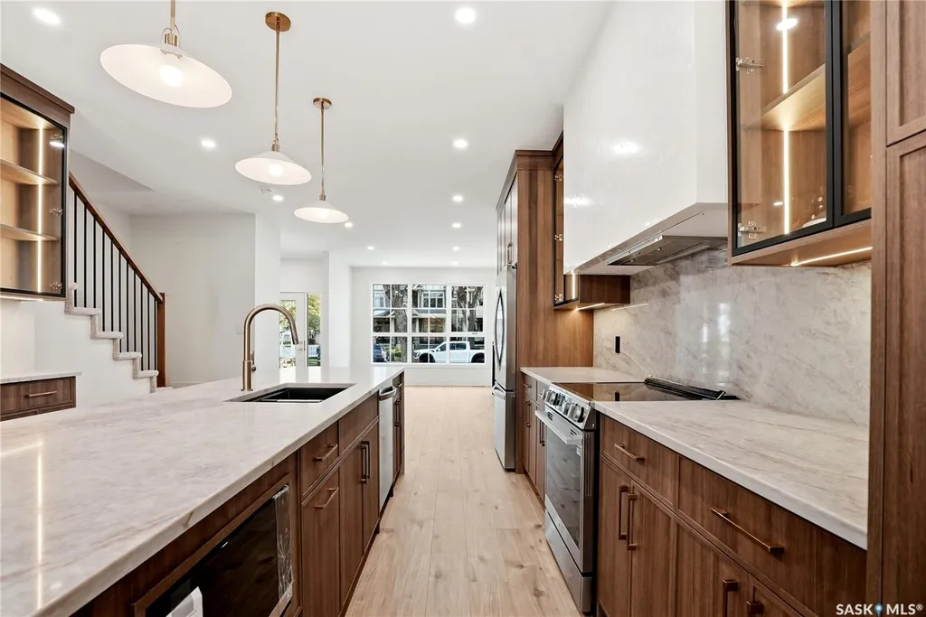 317 11th Street Saskatoon SK S7N 0E5