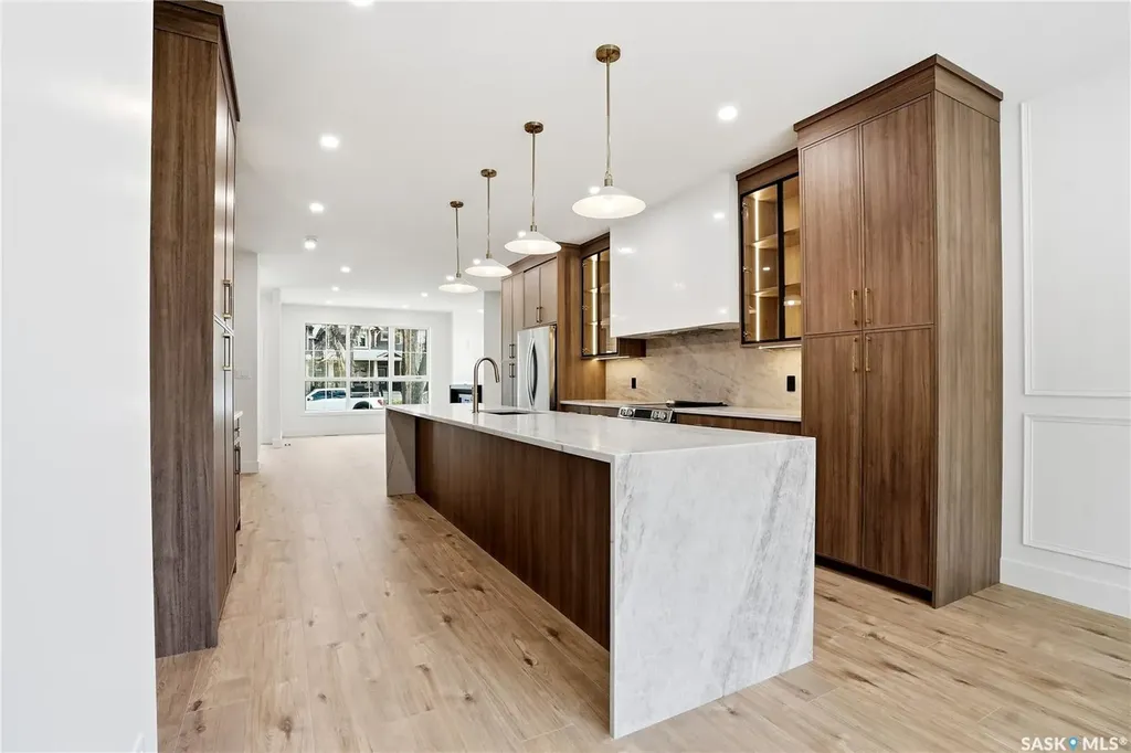 317 11th Street Saskatoon SK S7N 0E5