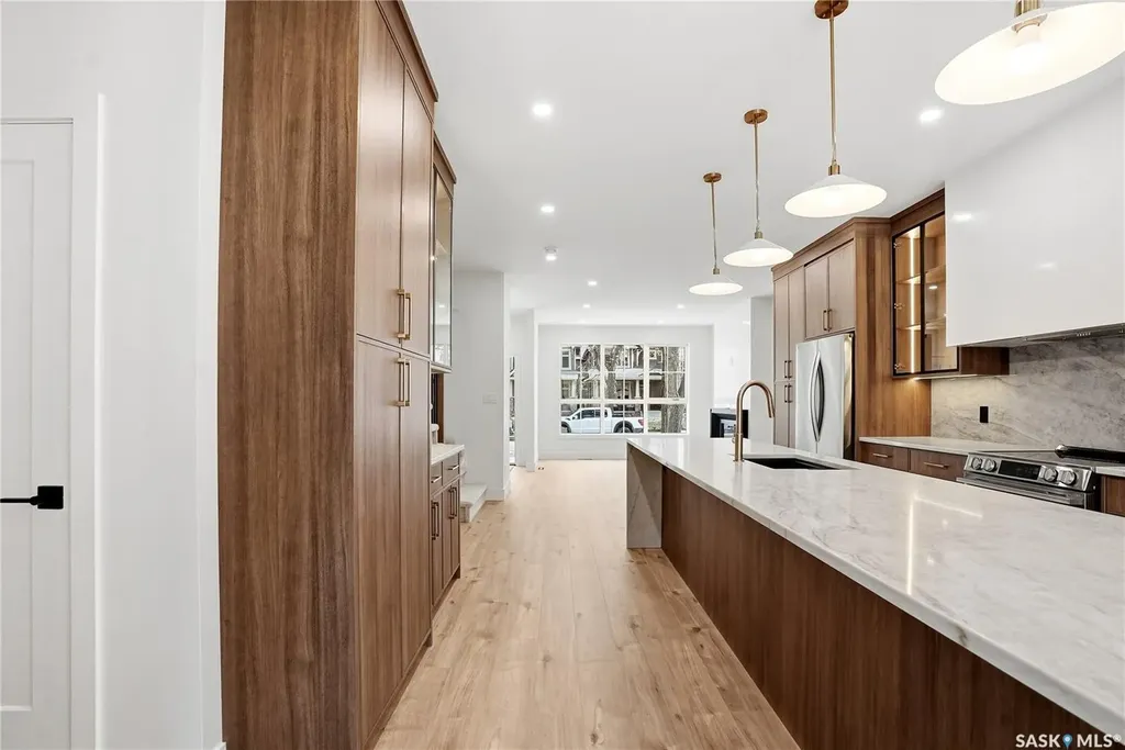317 11th Street Saskatoon SK S7N 0E5