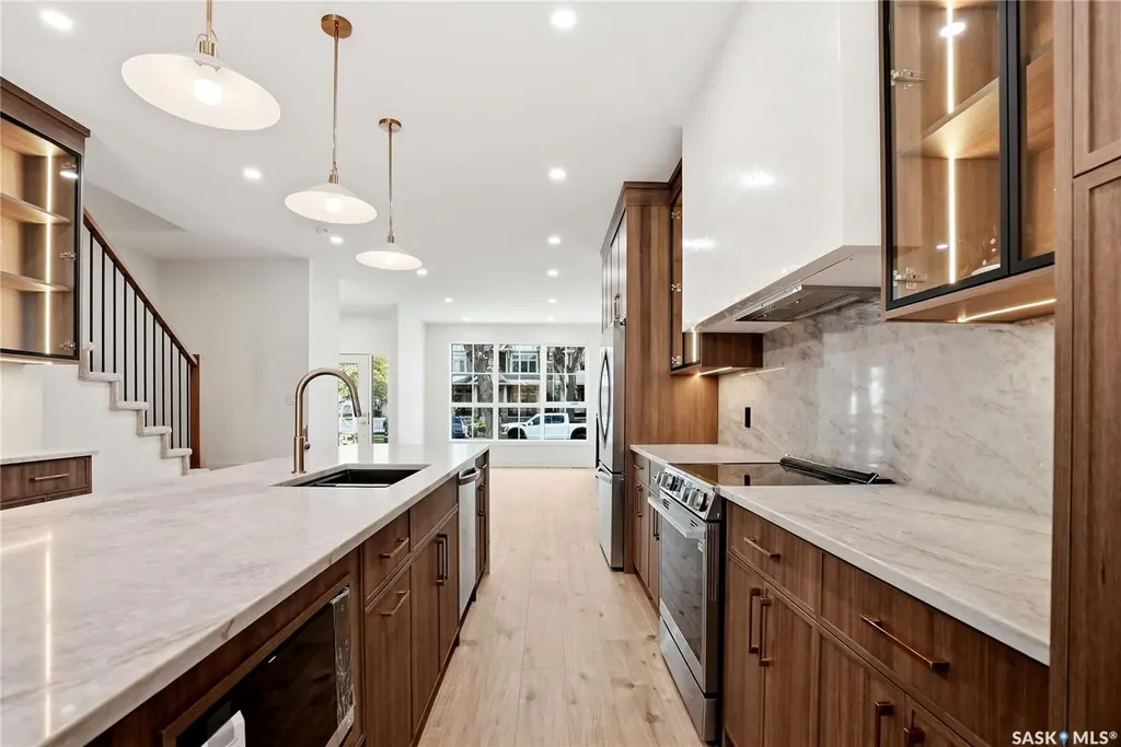 317 11th Street Saskatoon SK S7N 0E5
