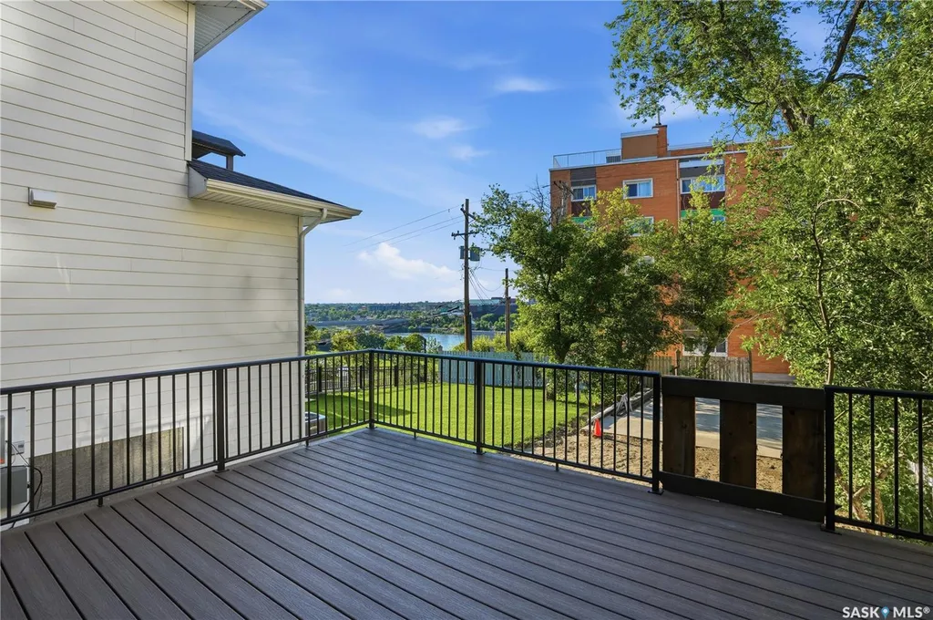 317 11th Street Saskatoon SK S7N 0E5