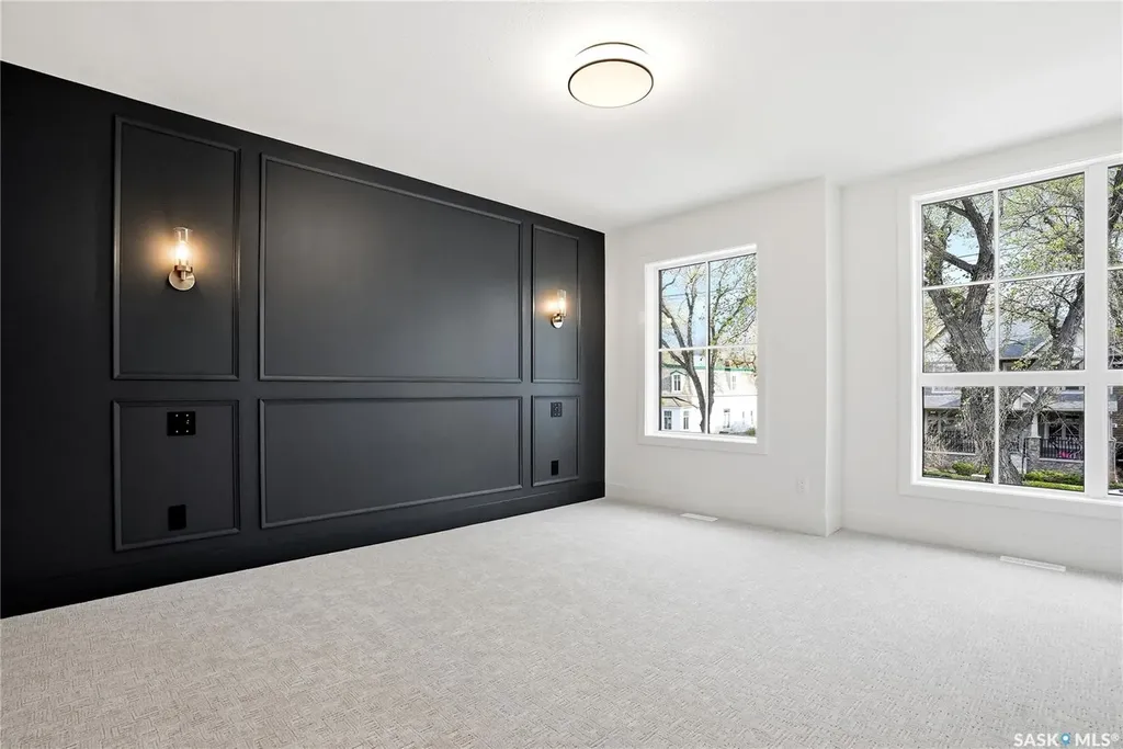 317 11th Street Saskatoon SK S7N 0E5