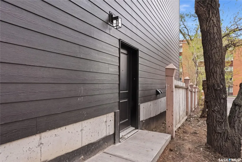 317 11th Street Saskatoon SK S7N 0E5