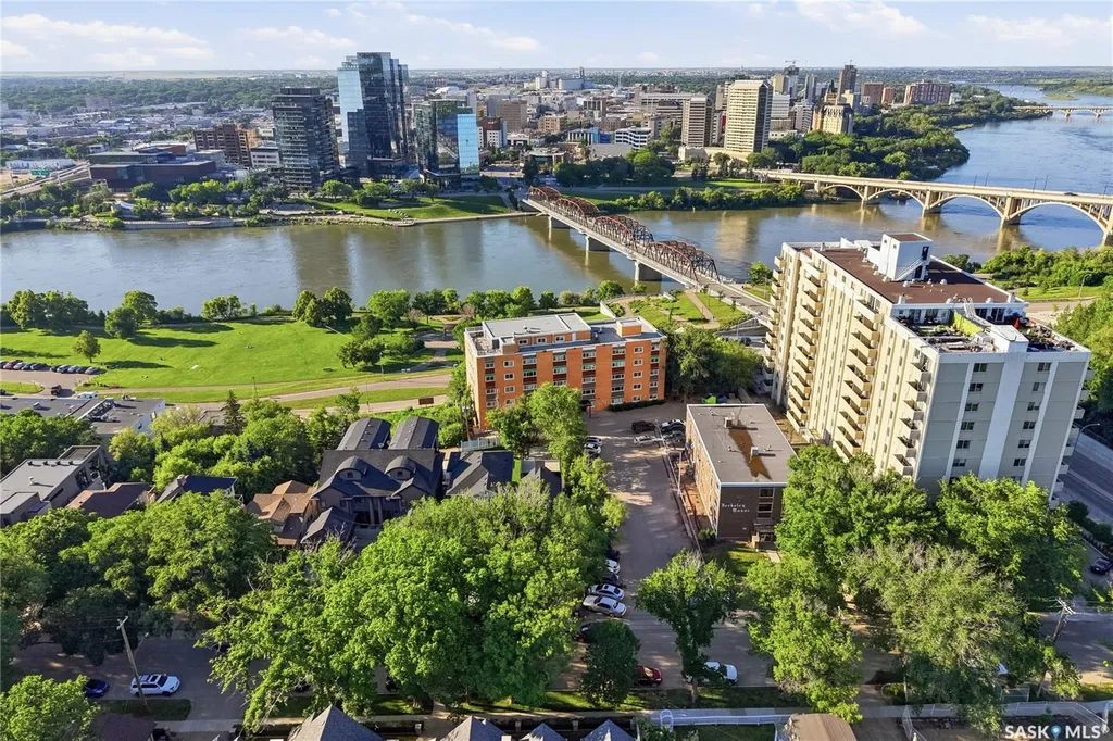 317 11th Street Saskatoon SK S7N 0E5