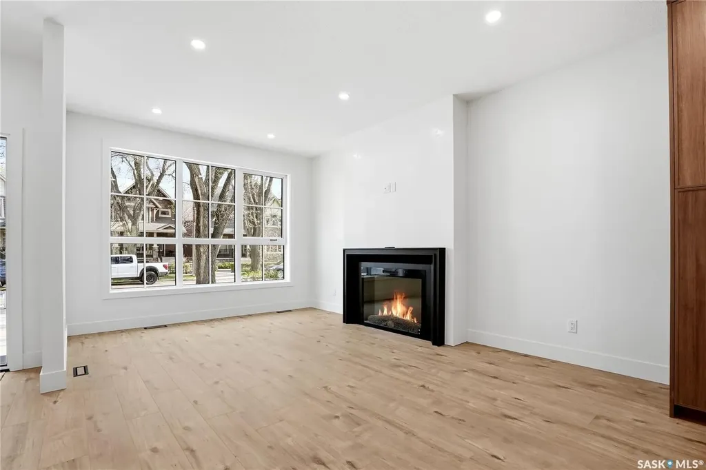 317 11th Street Saskatoon SK S7N 0E5