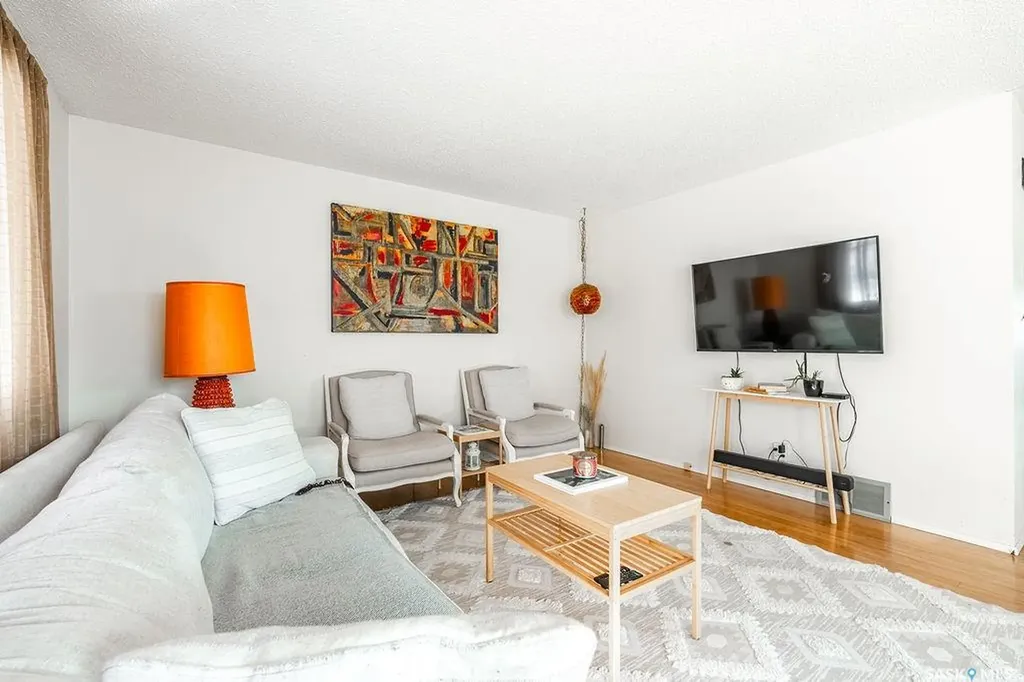 724 M Avenue S Saskatoon SK S7M 2L4