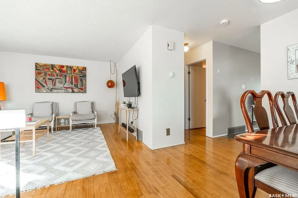 724 M Avenue S Saskatoon SK S7M 2L4