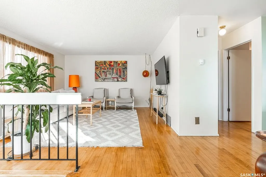 724 M Avenue S Saskatoon SK S7M 2L4