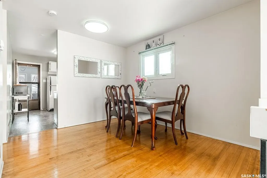 724 M Avenue S Saskatoon SK S7M 2L4