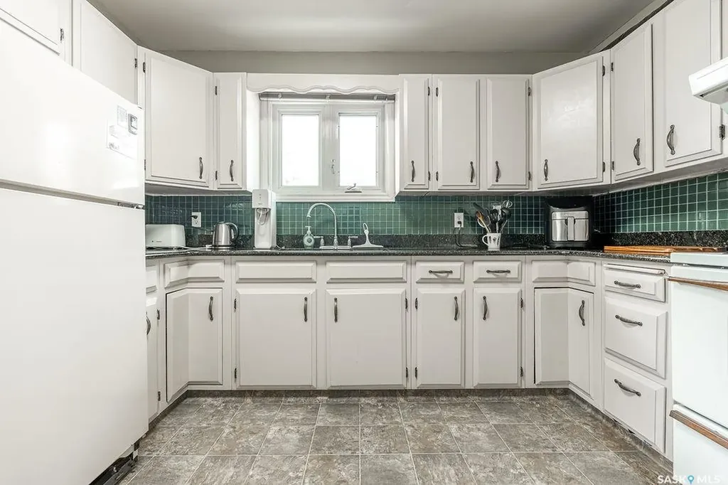 724 M Avenue S Saskatoon SK S7M 2L4