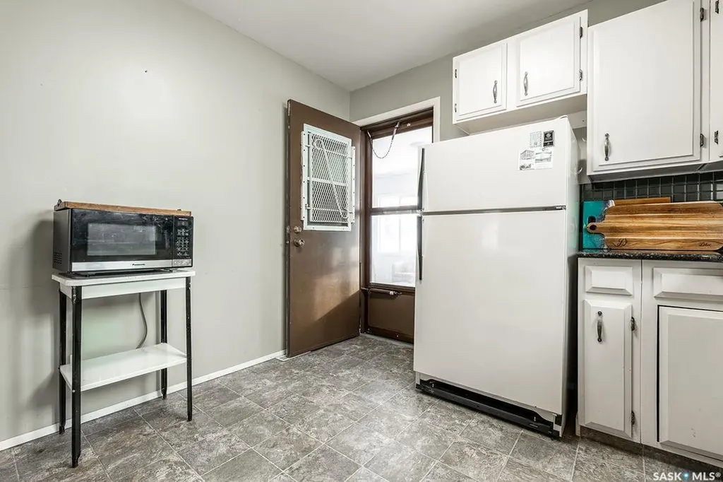 724 M Avenue S Saskatoon SK S7M 2L4