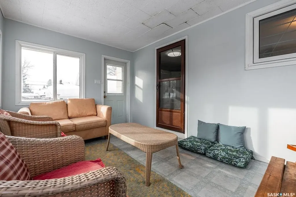 724 M Avenue S Saskatoon SK S7M 2L4