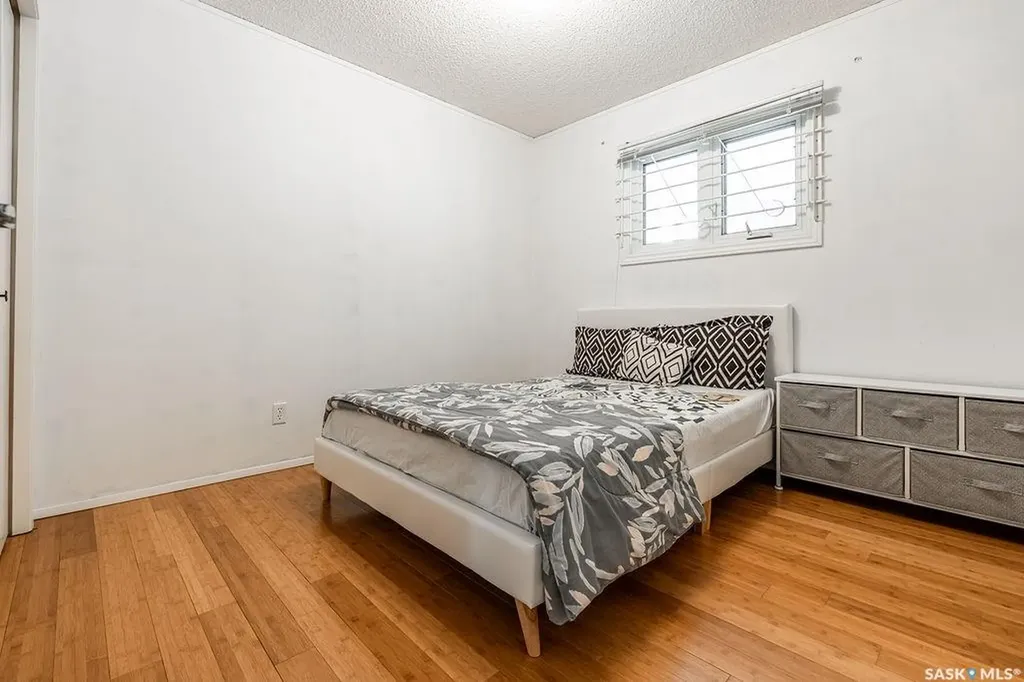 724 M Avenue S Saskatoon SK S7M 2L4