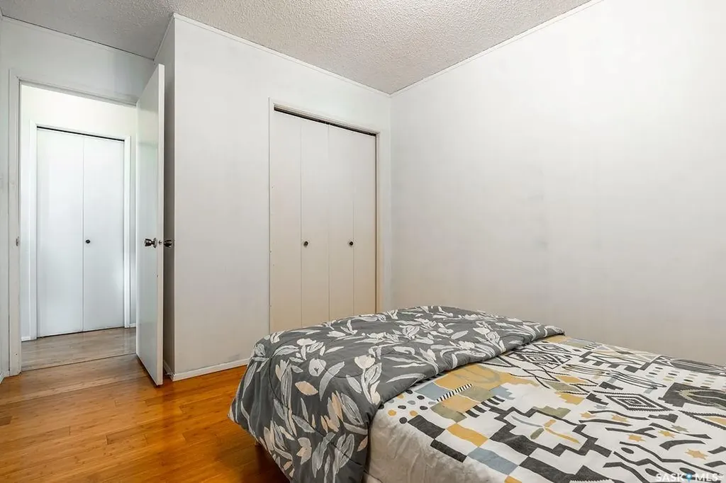 724 M Avenue S Saskatoon SK S7M 2L4