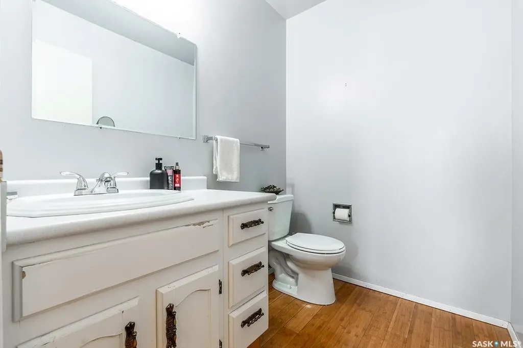 724 M Avenue S Saskatoon SK S7M 2L4